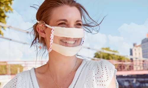 Des masques transparents pour communiquer en se protégeant